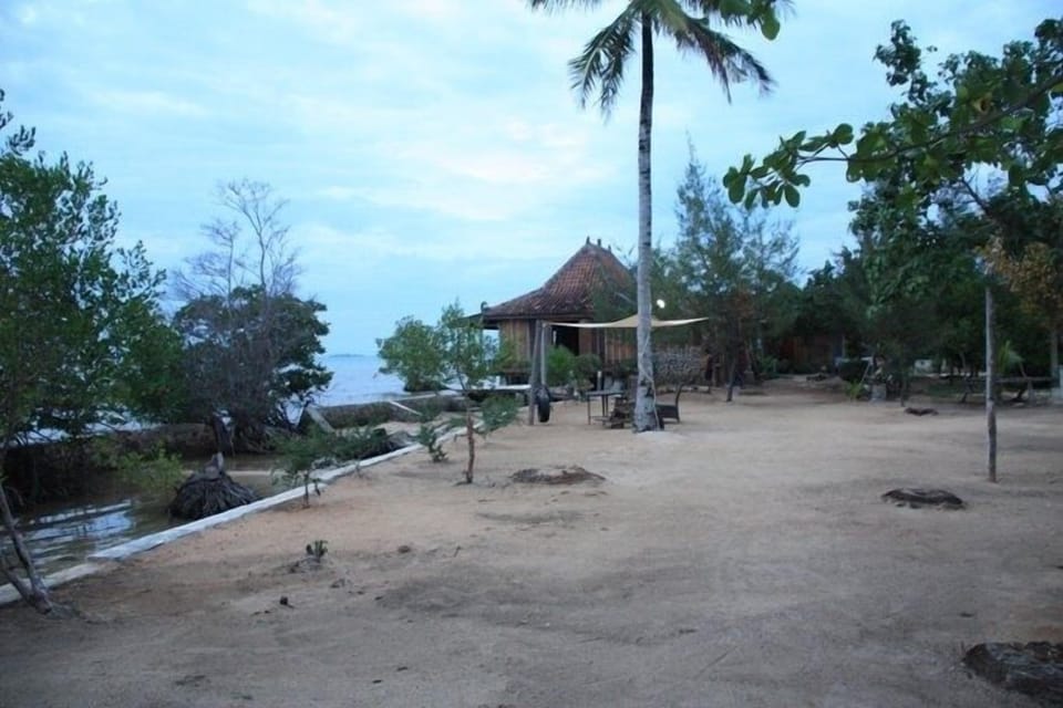 Sea Terrace Joglo - Waru Cottage
