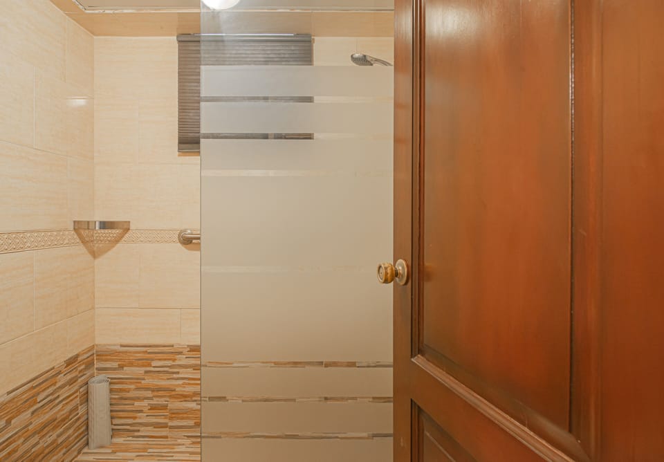 Fantastic Master Bedroom, Private Bathroom