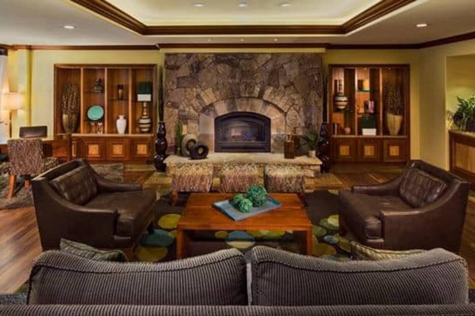 Valdoro's lounge is a convenient place to meet other guests.