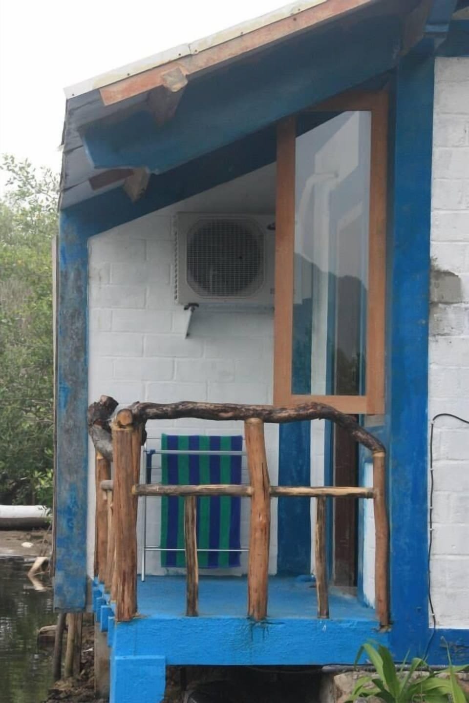 Beachfront Cendana Cottage
