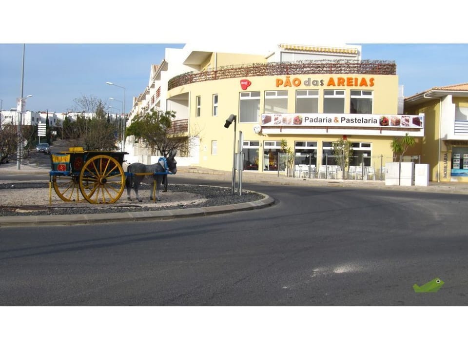 Cafe, Bakery & Pastry shop in complex