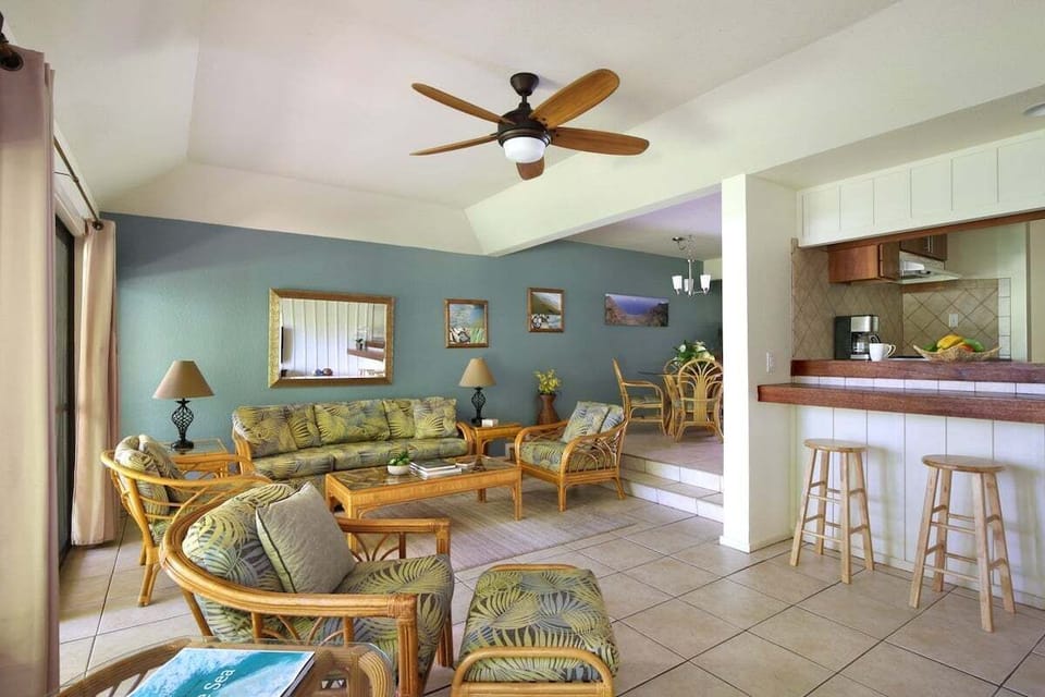 Open Living Room & Dining Area - Manualoha 1003