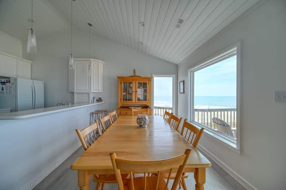 Level 3 Oceanfront Dining