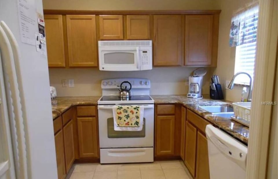 Upgraded kitchen fully stocked for all your cooking needs