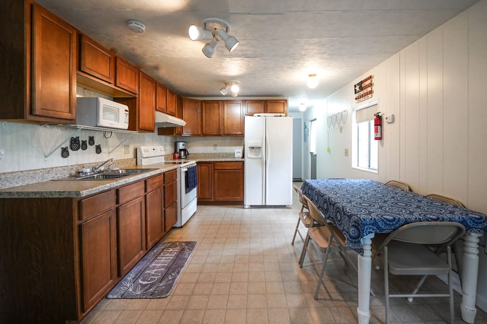 Large, open kitchen fully stocked...just bring food!