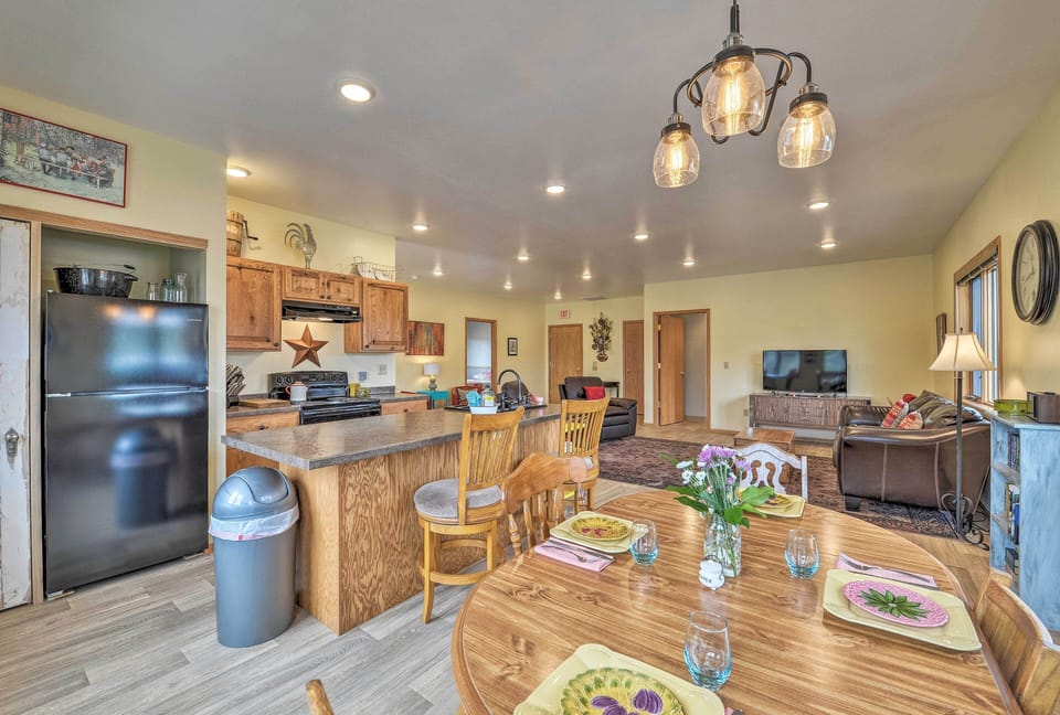 Dining Table | Dishware Provided