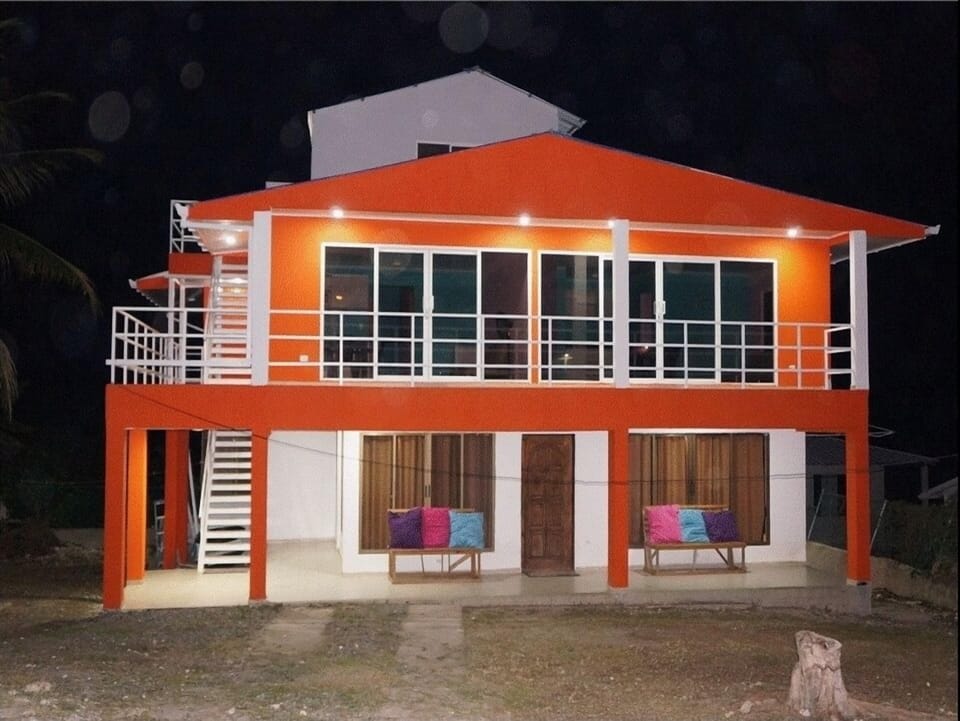 Claymountview Posada Nativa de noche