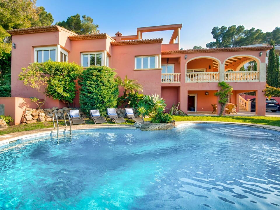 Water, Sky, Plant, Building, Tree, Window, Azure, Door, Swimming Pool, Residential Area