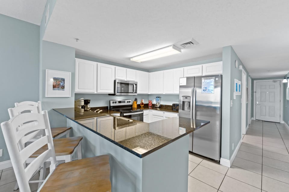Kitchen with Breakfast Bar