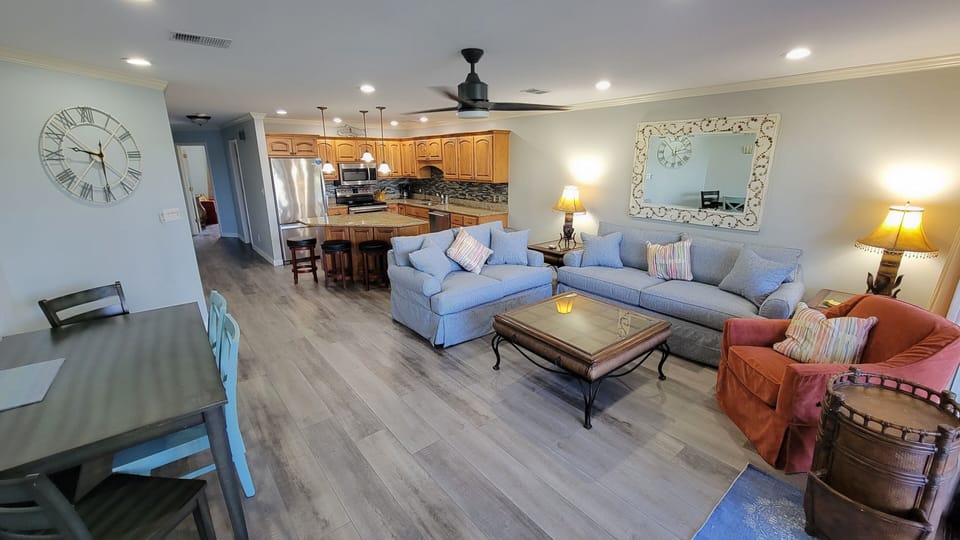 Large open living area, new LVP solid surface flooring