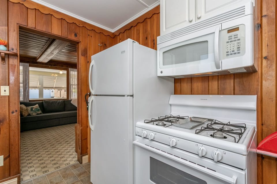 Gas Range & Microwave