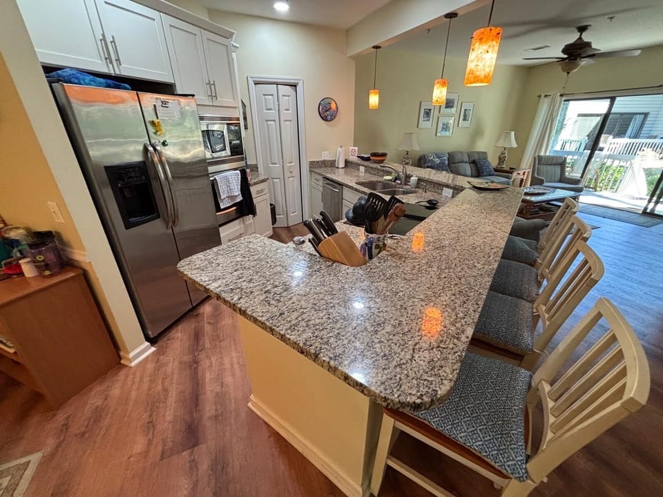 Kitchen bar