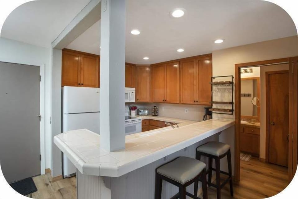 Bar stool seating with lots of counter space