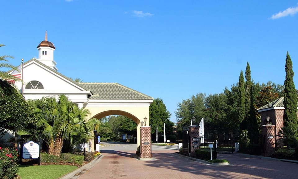 0324HrGatedCommunity0325