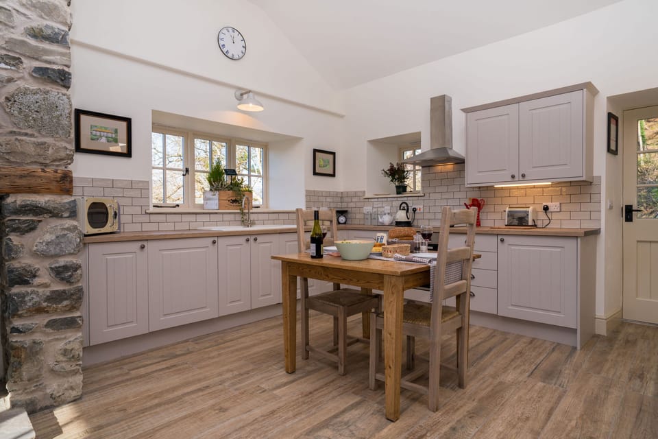 Ground floor: Fully fitted kitchen and dining table for two
