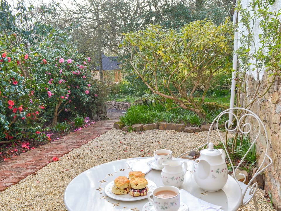 Sitting-out-area | Manor Cottage - Grattan Manor Cottages, Bow, near Crediton