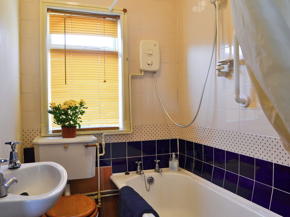 Bathroom | Avenel Cottage - Lochside, Town Yetholm, near Kelso