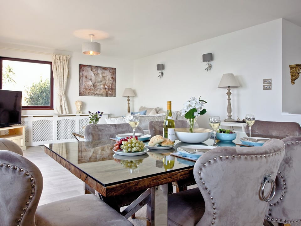 Well equipped kitchen/ dining area | Hawks Ridge, Downderry