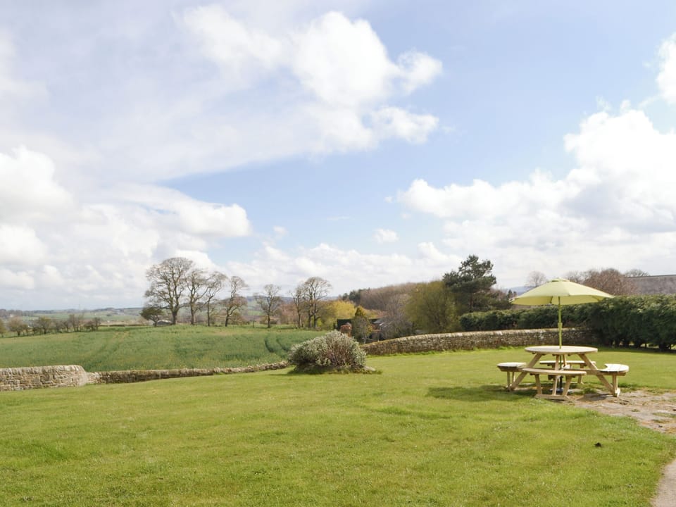 Lawned garden area | North Farm Bungalow, Horsley, near Newcastle-upon-Tyne