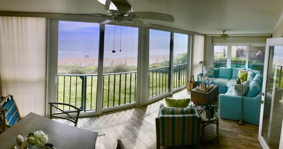 Lanai....End unit with wrap around windows!