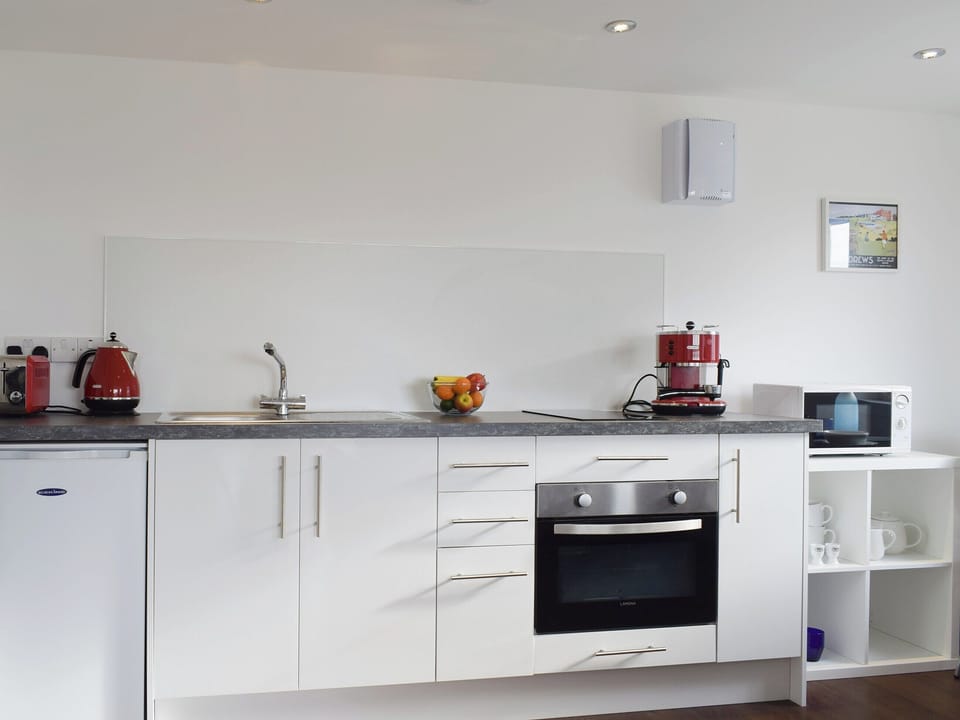 Well-equipped kitchen area | The Lodge at Lochnagar, Peat Inn, near St Andrews