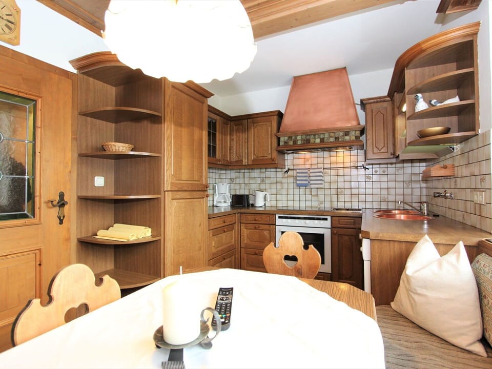 Room, Property, Interior Design, Furniture, Building, Ceiling, Cabinetry, Kitchen, House, Home