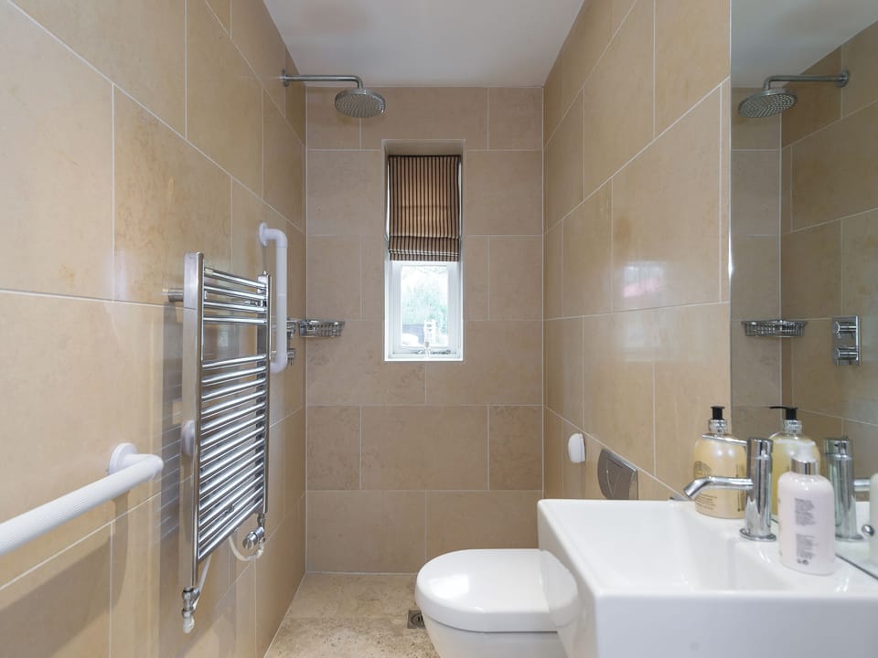 Shower room | Liliy Pad Lodge - Garden House Cottages, Market Stainton, near Market Rasen