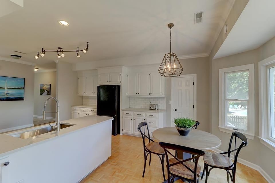 Kitchen & Breakfast nook