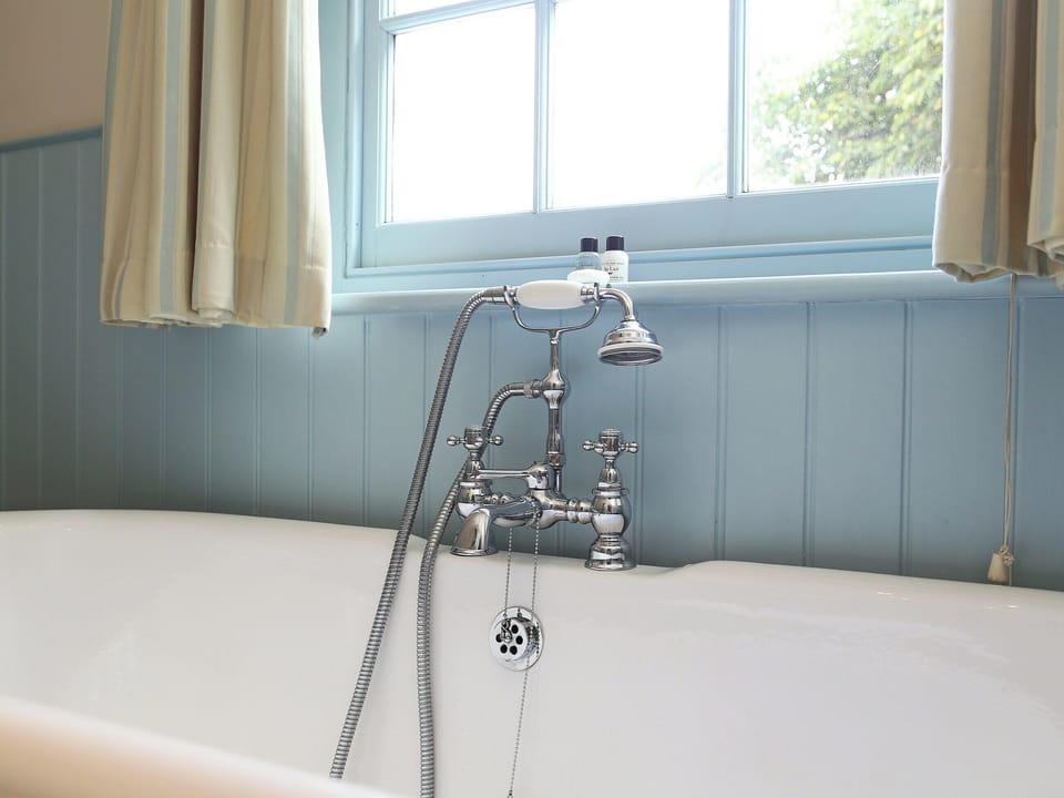 Bathroom | Sawmill Cottage, Tunbridge Wells
