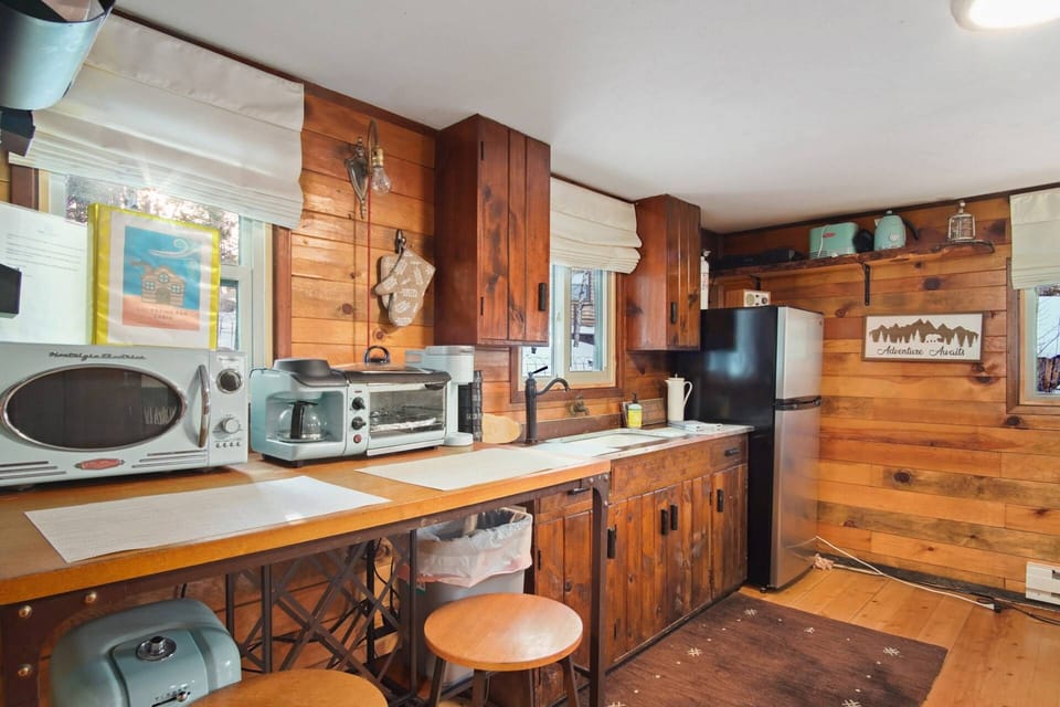 The kitchen in the Cabin has everything you will need to make your favorite dish.