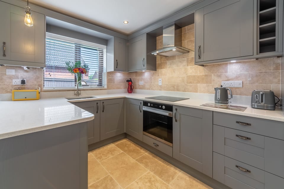 Ground floor: Well-equipped kitchen