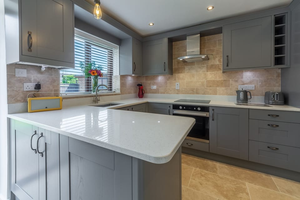 Ground floor: Kitchen with ample worktop space