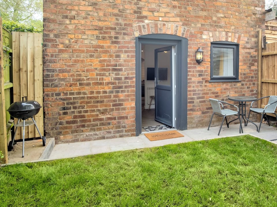 Wonderful enclosed garden | Coley Cottage, Wainfleet, near Skegness