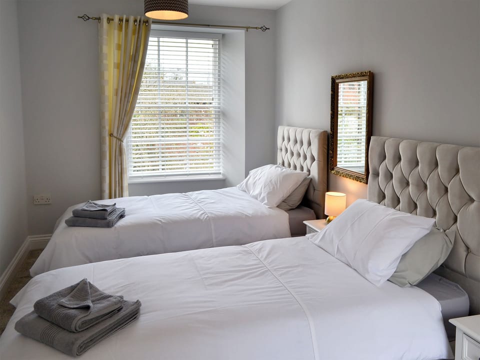 Twin bedroom | Jubilee House, Alnwick