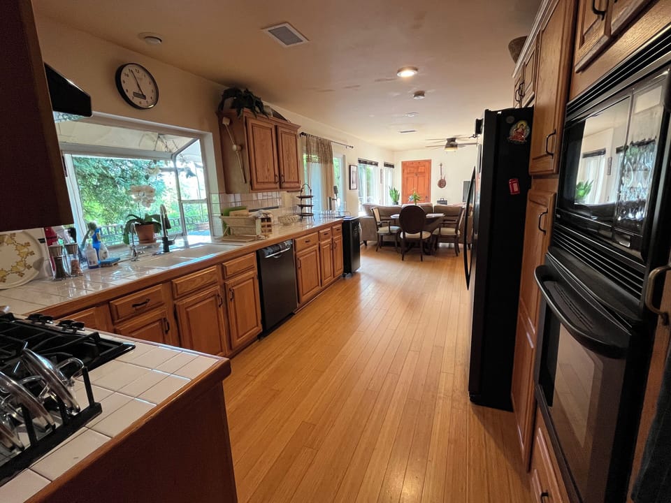 Kitchen: gas stove, microwave, oven, fridge, dishwasher, canyon view.
