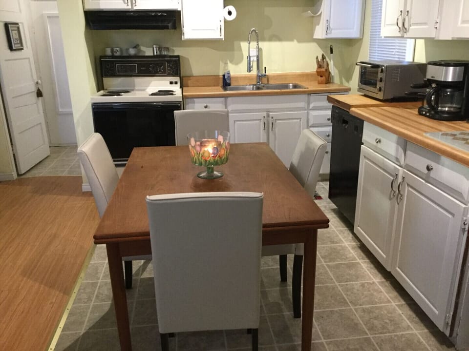 Kitchen dining