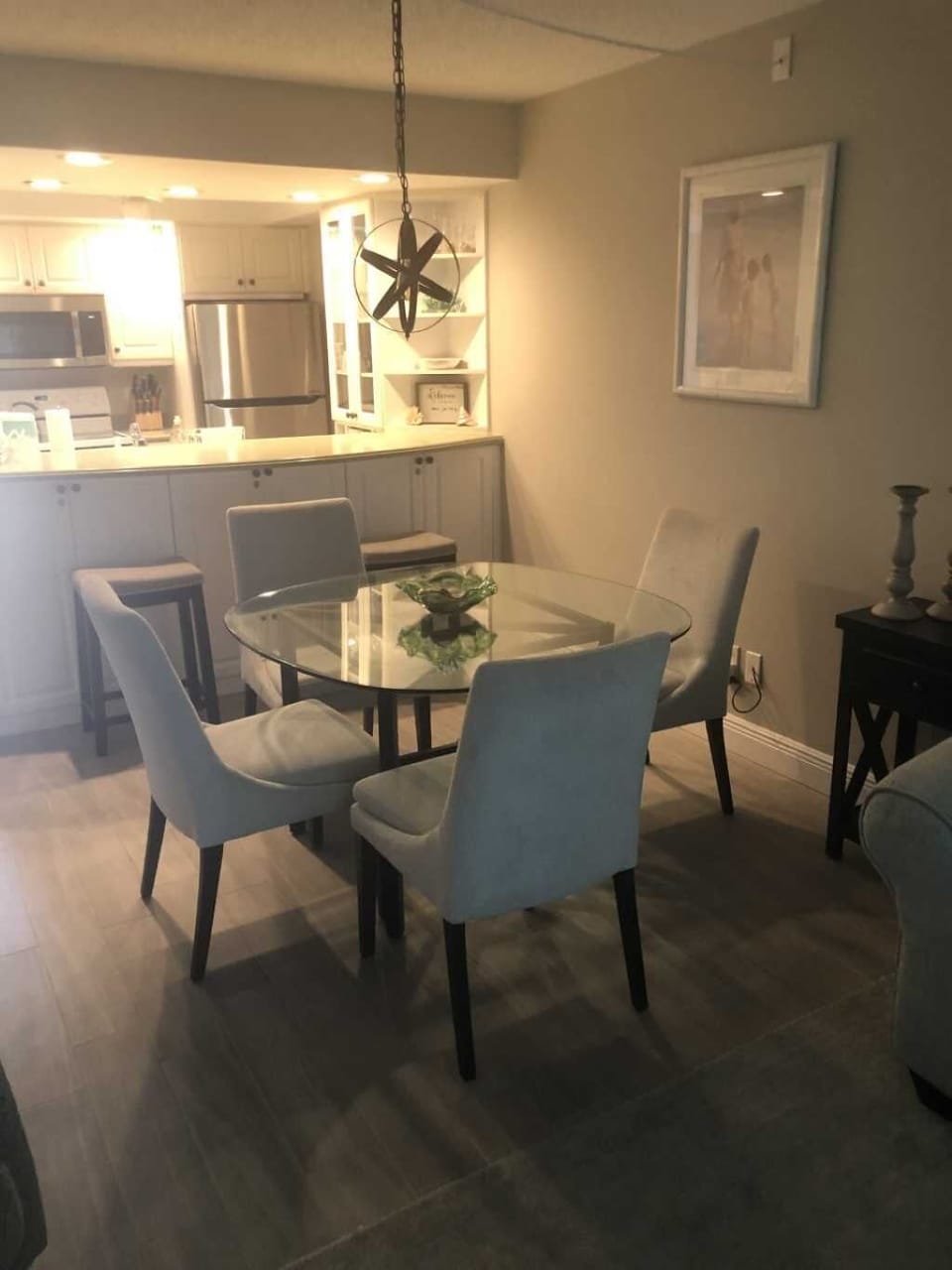 Looking from Livingroom into kitchen