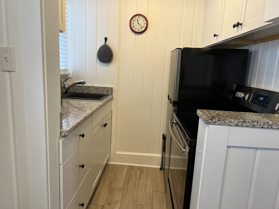 Full kitchen