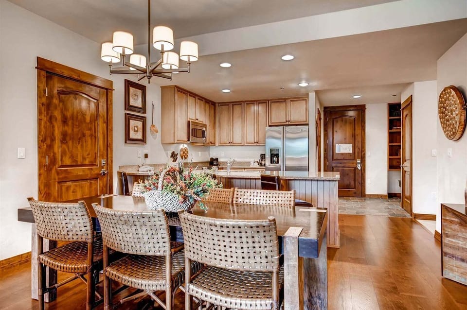 Breckenridge BlueSky 3 Bedroom Residence Dining Area