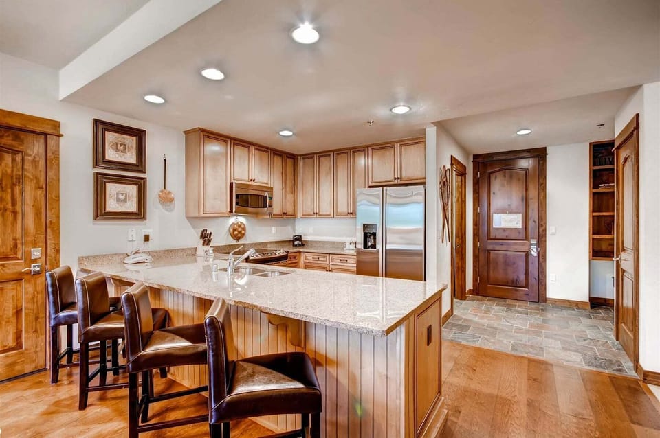 Breckenridge BlueSky 3 Bedroom Residence Breakfast Nook