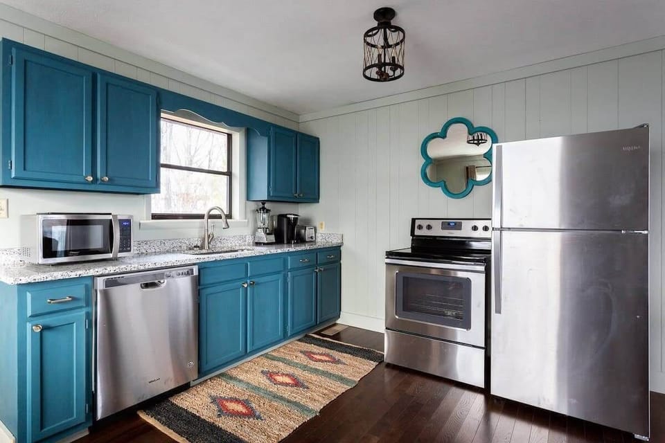 Stocked Kitchen With Stainless Appliances And Granite Countertops!