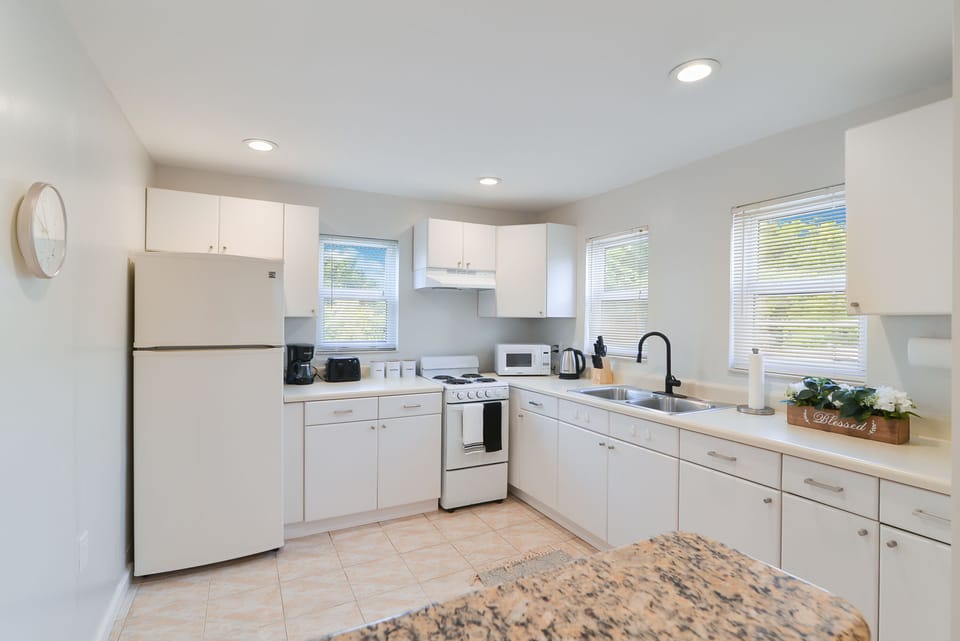 Large full kitchen 
