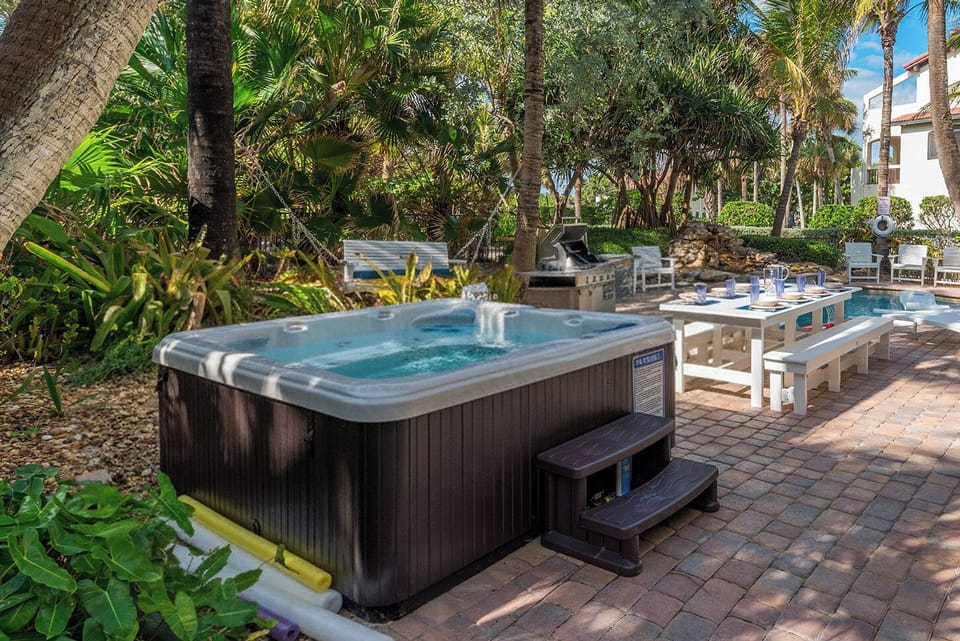 Our technicians clean and pre-heat the spa, and there are no heating surcharges.