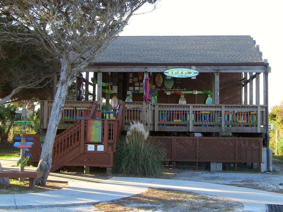 Coco's By the Beach - Beachside Bar/Restaurant