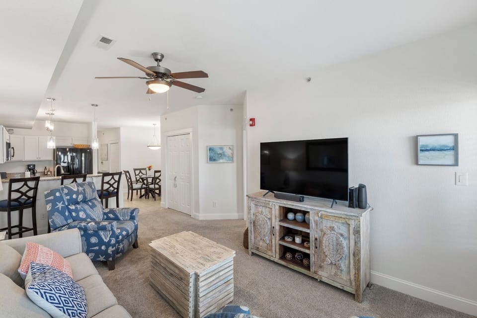 SL102: Sunset Sound | Living Area