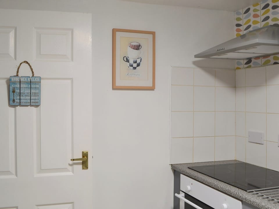 Fully equipped kitchen with laundry facilities | Smuggler&rsquo;s Retreat, Newbiggin-by-the-Sea