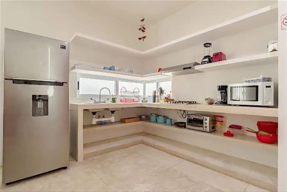 kitchen equipped for 8 or 10 people in Casa Paraíso