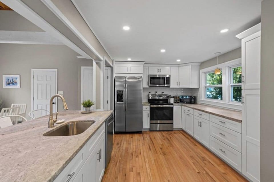 Kitchen has everything you need for cooking
