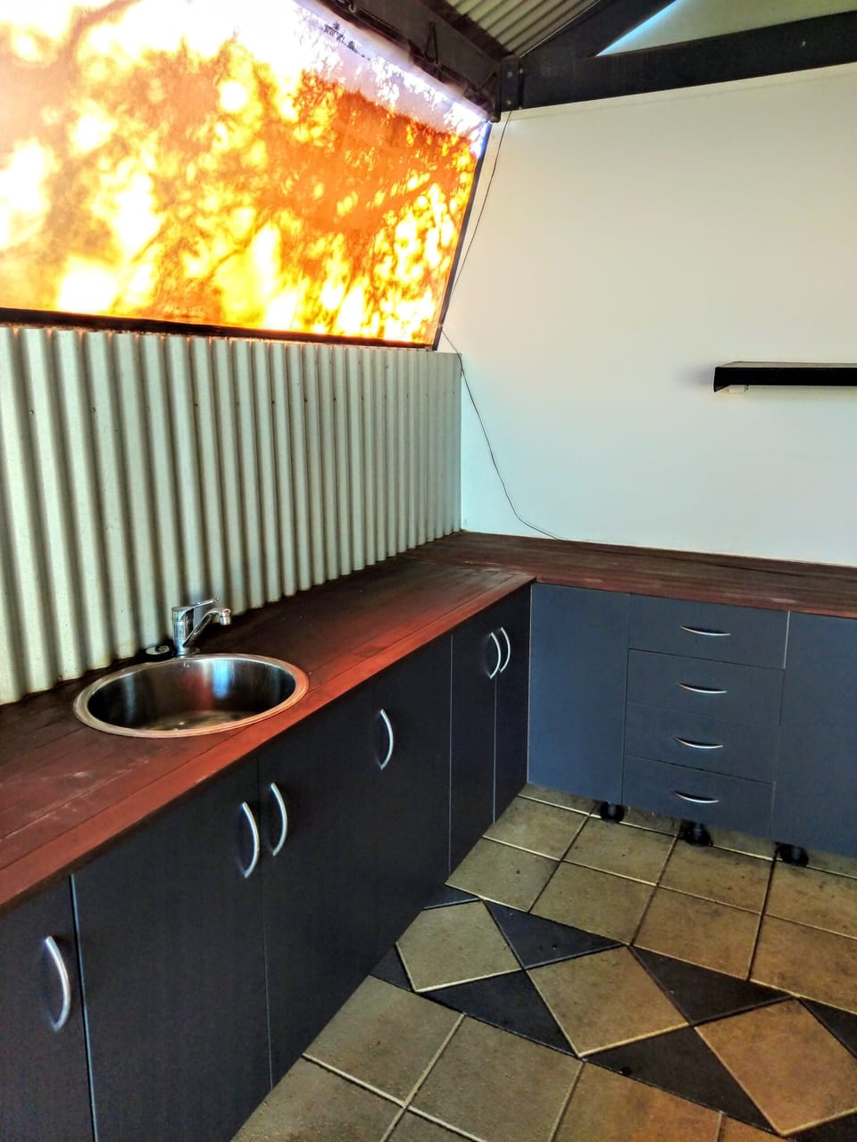 Outdoor sink and alfresco area