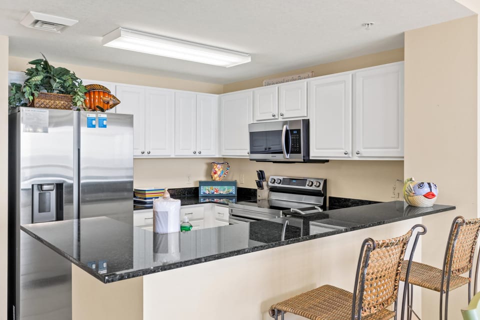 Kitchen with Breakfast Bar